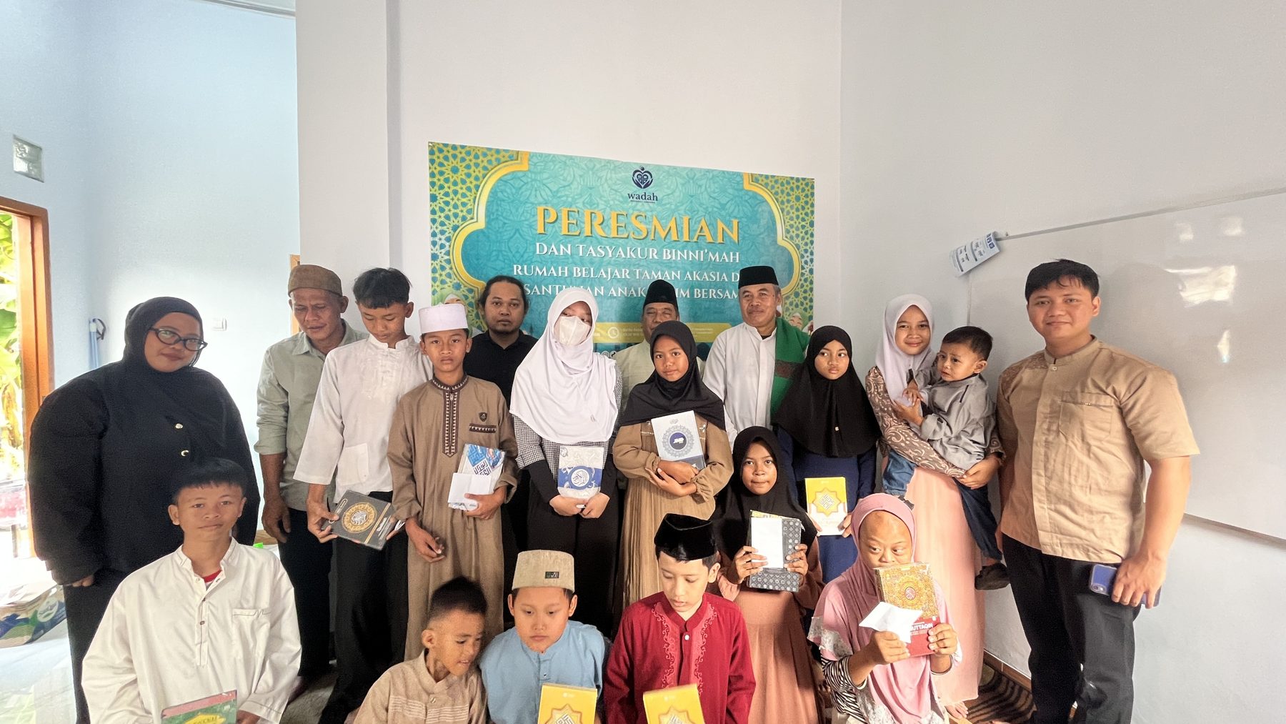 Kegiatan Yayasan Wadah Berbagi Sesama bersama anak yatim dan dhuafa
